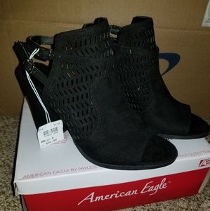 American Eagle black ankle booties size 8